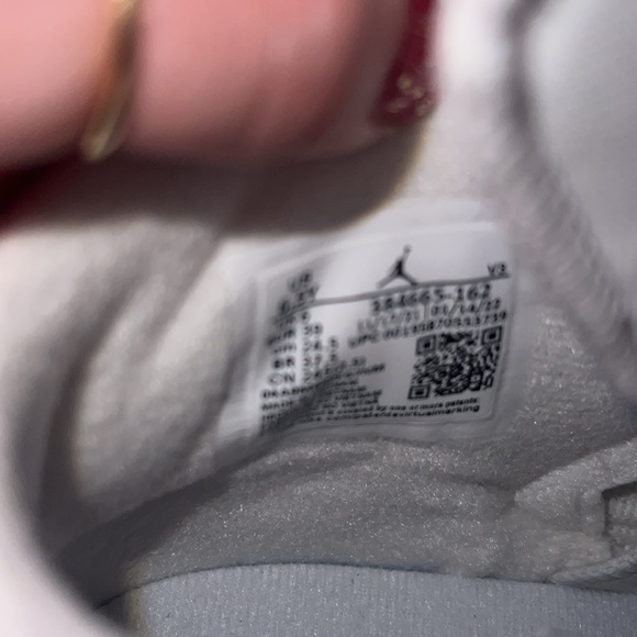 Jordan 6 Red Oreos size 6.5 grade school never worn still have box. - Picture 3 of 10